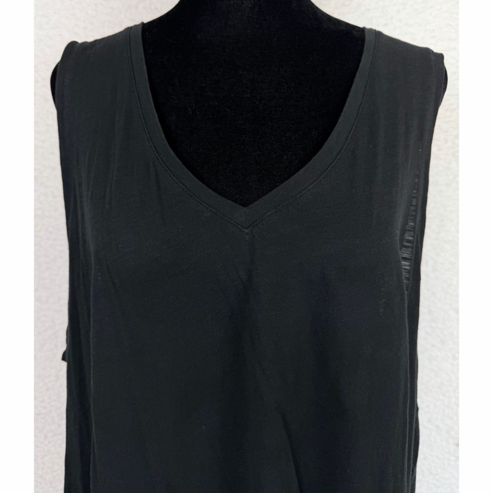 MADEWELL • Black V-Neck Sleeveless Basic Tank Top, 2X - Picture 3 of 8